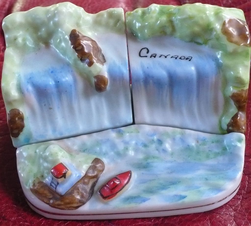 Vintage 3 Piece Niagara Falls Salt & Pepper Set Vintage 3 Piece Niagara Falls Salt & Pepper Set