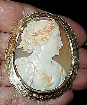 Superb Large Shell Cameo, 14K Mount - 19th Century Superb Large Shell Cameo, 14K Mount - 19th Century