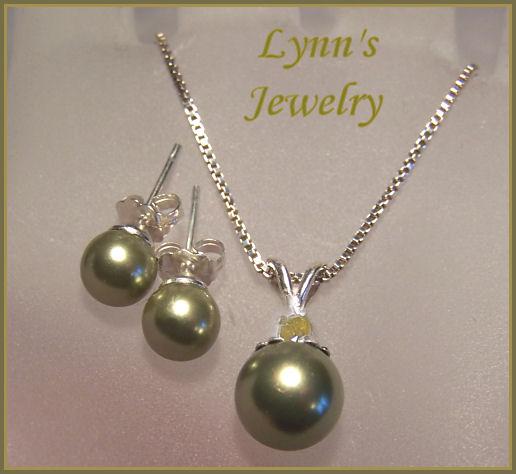 Canary Yellow Diamond Light Green Swarovski Crystal Pearl Pendant Earring Set Canary Yellow Diamond Light Green Swarovski Crystal Pearl Pendant Earring Set