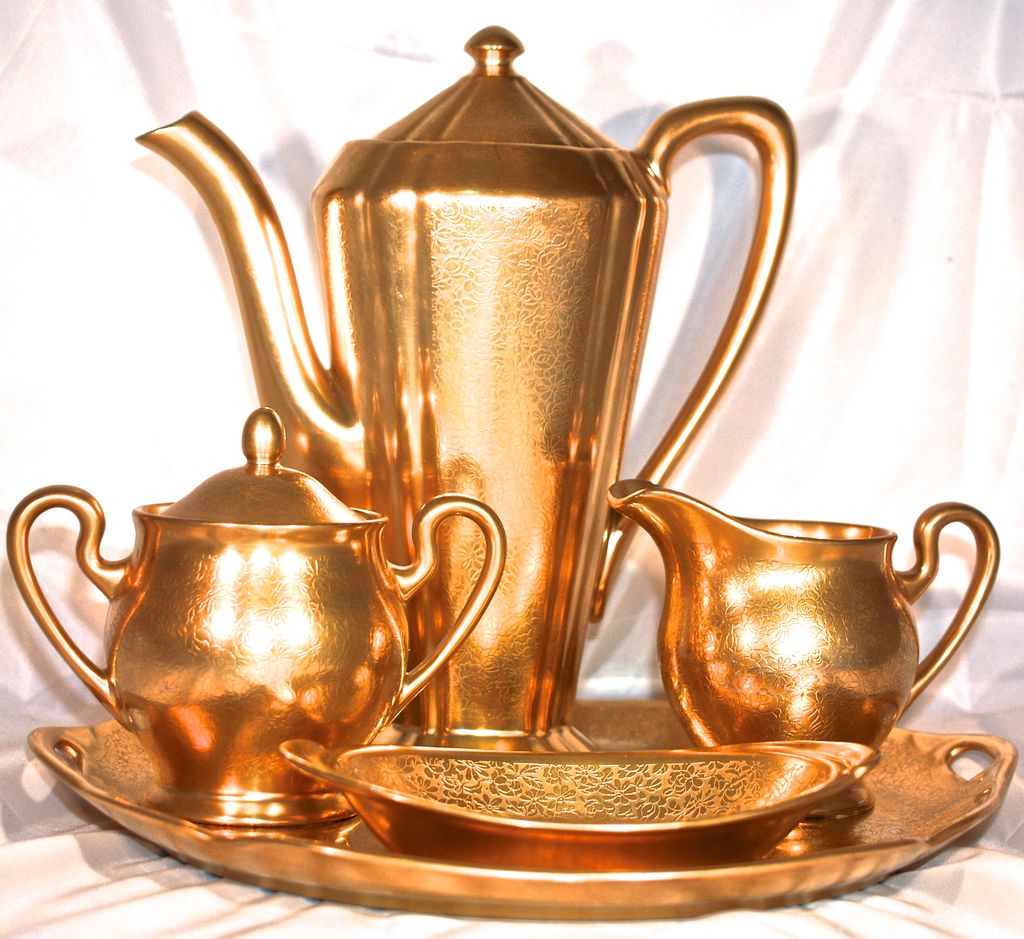 Pickard Rose & Daisy 24K Encrusted All Over Gold (AOG) Coffee/Tea Set on Tray/Under Plate Pickard Rose & Daisy 24K Encrusted All Over Gold (AOG) Coffee/Tea Set on Tray/Under Plate