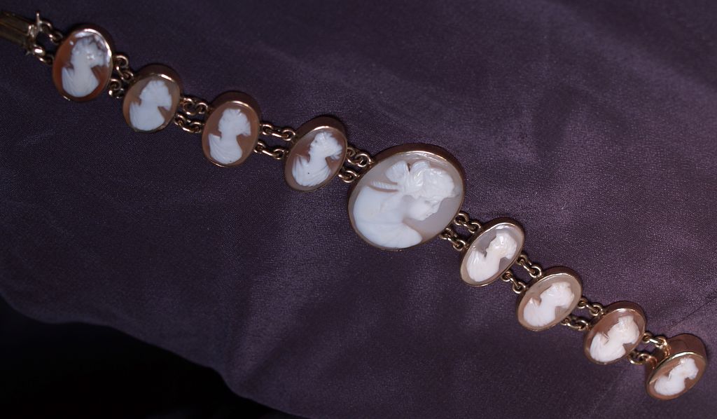 9 Karat Gold Edwardian Cameo Bracelet - Original Box 9 Karat Gold Edwardian Cameo Bracelet - Original Box