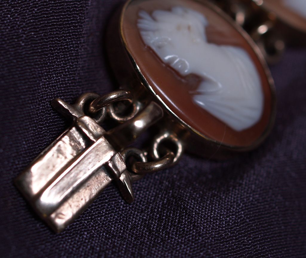 9 Karat Gold Edwardian Cameo Bracelet - Original Box 9 Karat Gold Edwardian Cameo Bracelet - Original Box