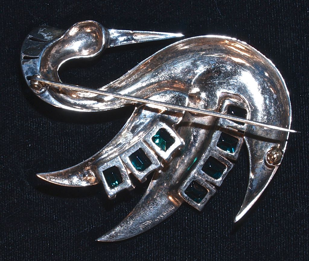 Boucher Ca.1938 Vermeil Swan-Like Bird - Emerald Green Color Rhinestones Brooch/Pin Signed Boucher Ca.1938 Vermeil Swan-Like Bird - Emerald Green Color Rhinestones Brooch/Pin Signed