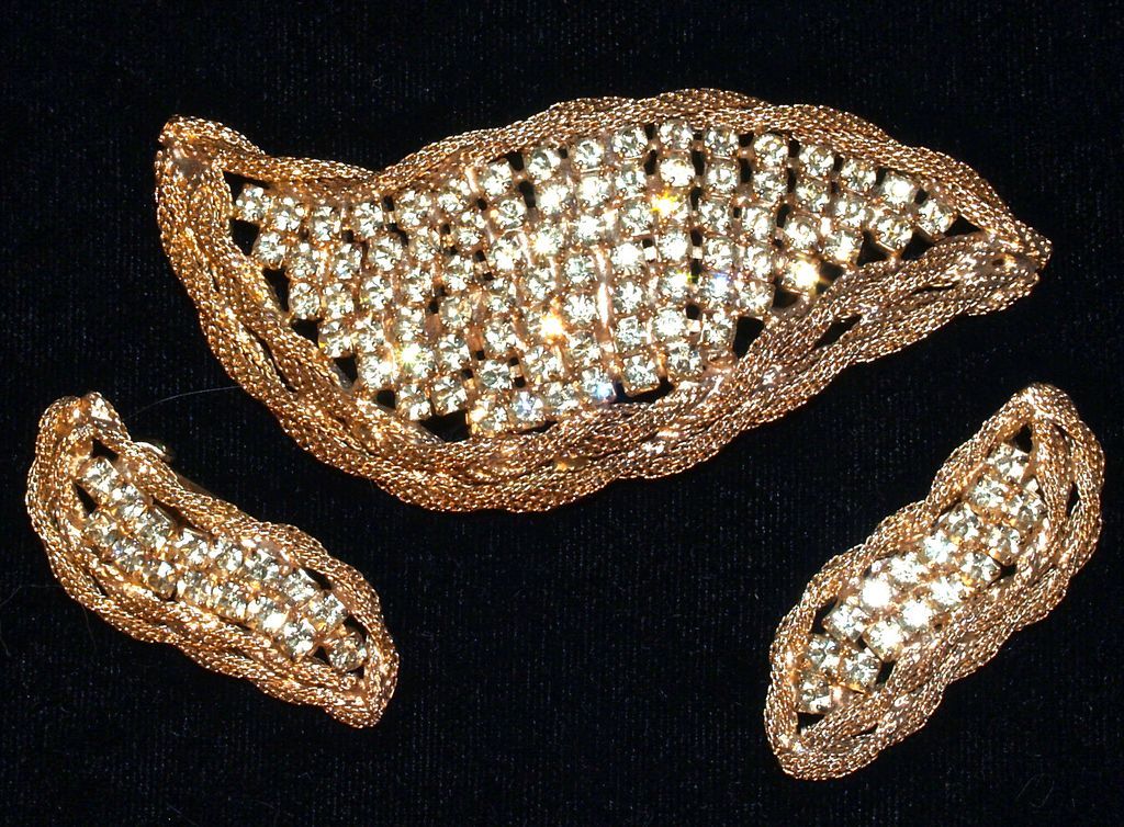 Hattie Carnegie Gold Mesh & Pave Rhinestone Brooch/Pin and Earrings/Clip Ons Hattie Carnegie Gold Mesh & Pave Rhinestone Brooch/Pin and Earrings/Clip Ons