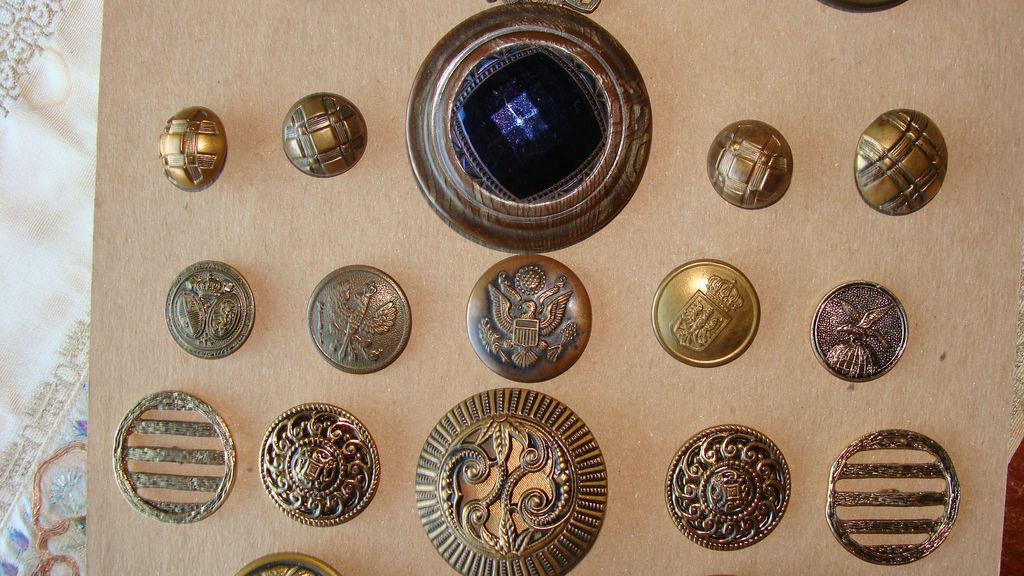 30 Wonderful Antique Buttons~Large Coat Sizes~Circa 1800's to 1940's 30 Wonderful Antique Buttons~Large Coat Sizes~Circa 1800's to 1940's