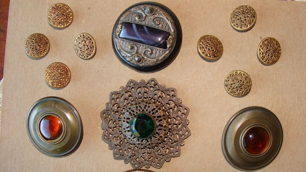 30 Wonderful Antique Buttons~Large Coat Sizes~Circa 1800's to 1940's 30 Wonderful Antique Buttons~Large Coat Sizes~Circa 1800's to 1940's