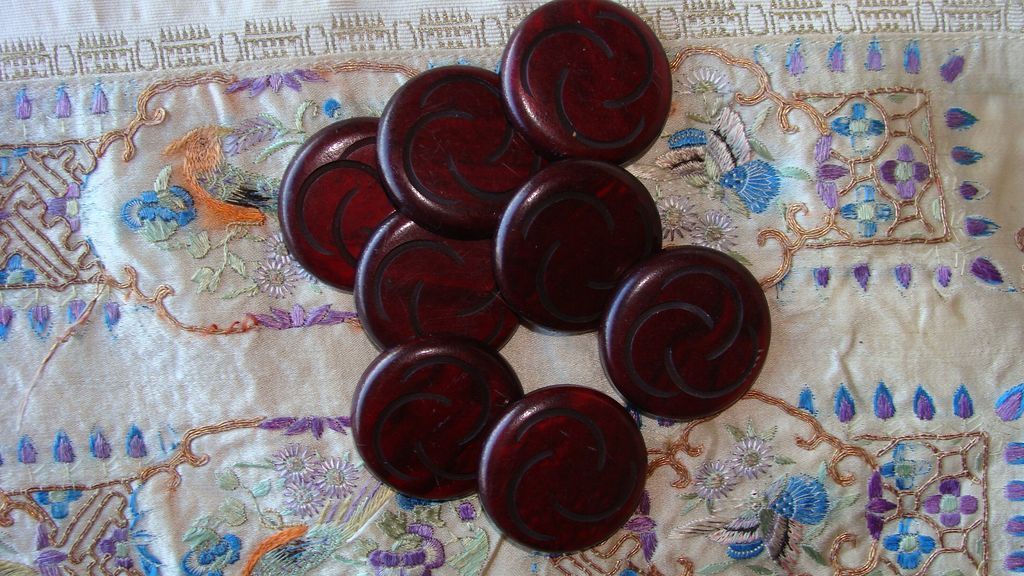 Mystery Buttons~Eight Plastic Wood Look Buttons~Mod Design Mystery Buttons~Eight Plastic Wood Look Buttons~Mod Design