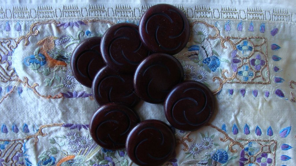 Mystery Buttons~Eight Plastic Wood Look Buttons~Mod Design Mystery Buttons~Eight Plastic Wood Look Buttons~Mod Design