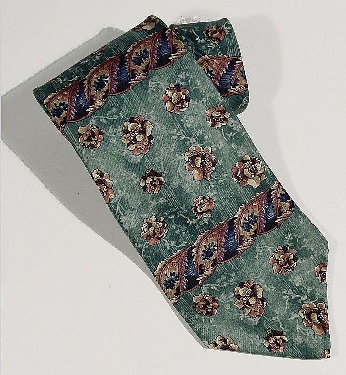 Funky 1970's Bill Blass Tie - Retro Floral/Roses 4" Funky 1970's Bill Blass Tie - Retro Floral/Roses 4"