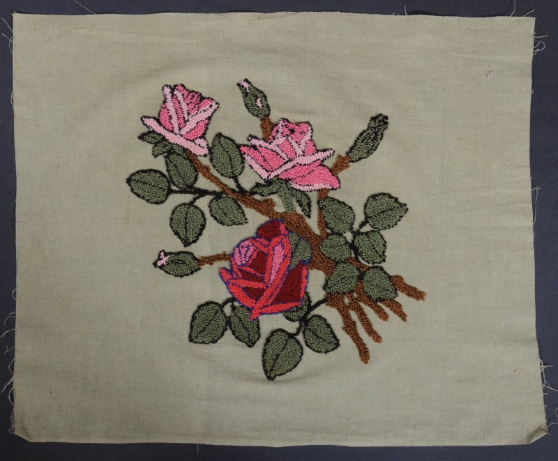 1930's Hooked Work Roses on Linen *Lovely *Grt for Pillow 1930's Hooked Work Roses on Linen *Lovely *Grt for Pillow