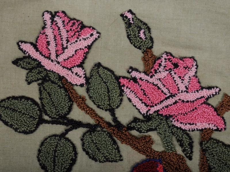 1930's Hooked Work Roses on Linen *Lovely *Grt for Pillow 1930's Hooked Work Roses on Linen *Lovely *Grt for Pillow