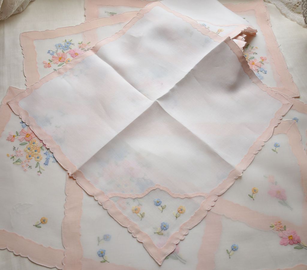 Vintage Garden Floral Embroidered Organdy Placemat Set - 6 Mats / 8 Napkins - Jabara Vintage Garden Floral Embroidered Organdy Placemat Set - 6 Mats / 8 Napkins - Jabara