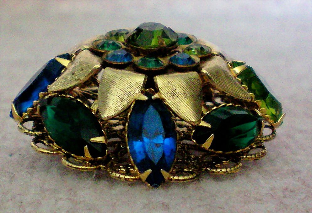 Large Domed Multi – Layered Brooch Large Domed Multi – Layered Brooch