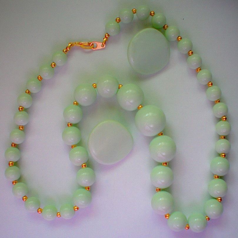 Pale Green Necklace & Pierced Earrings Pale Green Necklace & Pierced Earrings