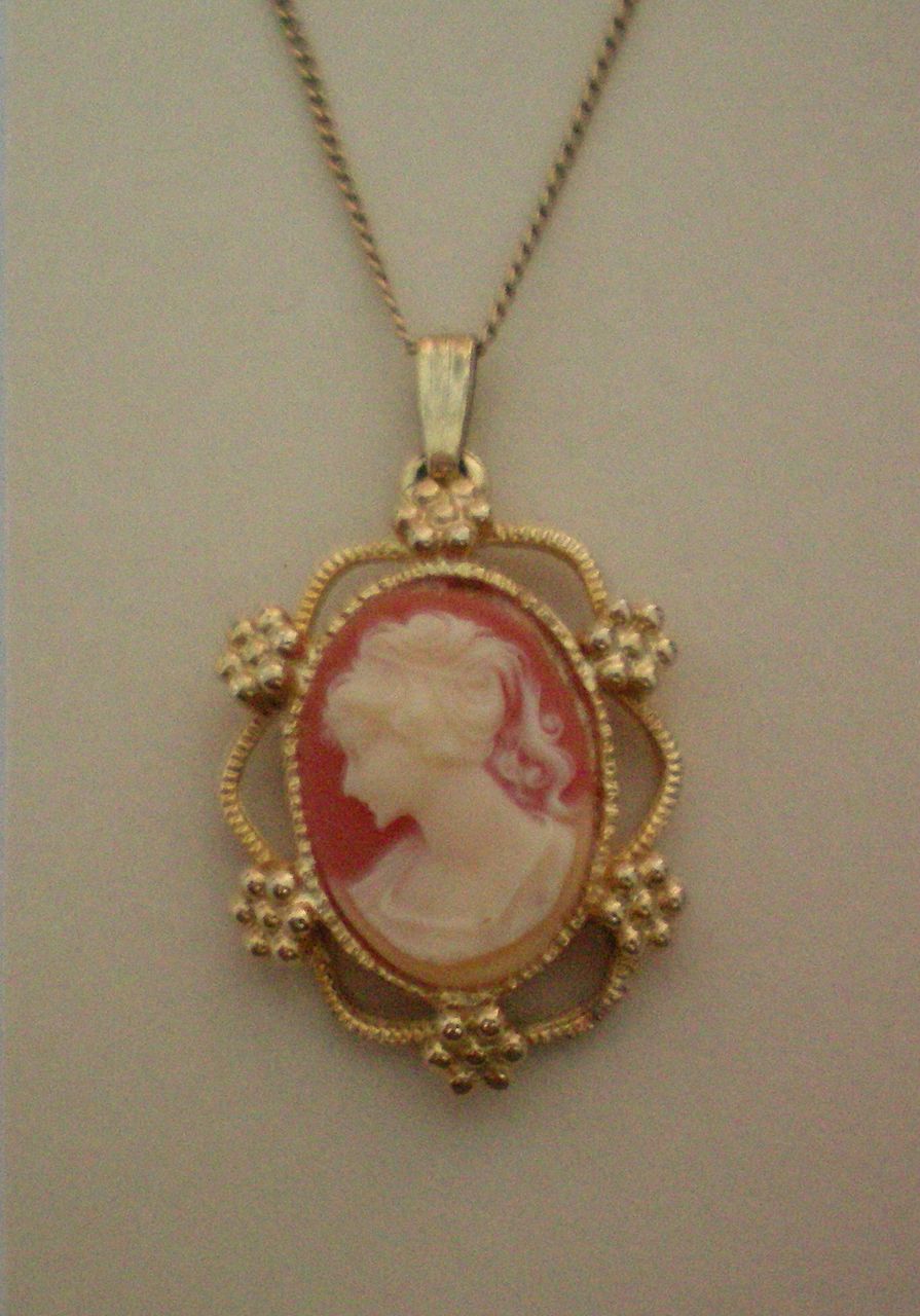 Cameo Necklace in Gold Tone Frame Cameo Necklace in Gold Tone Frame