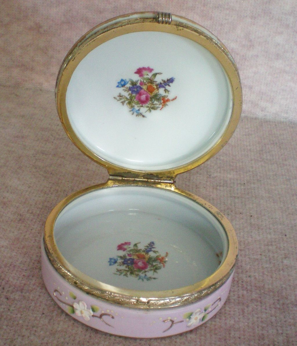 Pink Porcelain Trinket / Vanity / Dresser Box Pink Porcelain Trinket / Vanity / Dresser Box