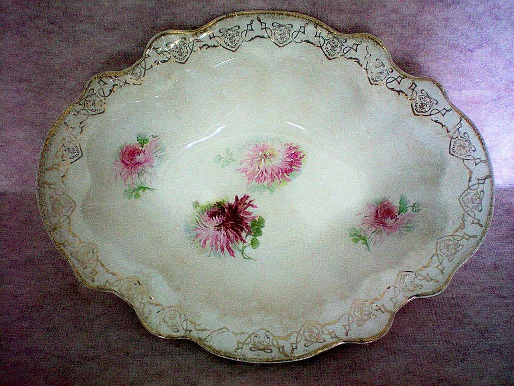 La Francaise Porcelain Deep Oval Serving Bowl La Francaise Porcelain Deep Oval Serving Bowl