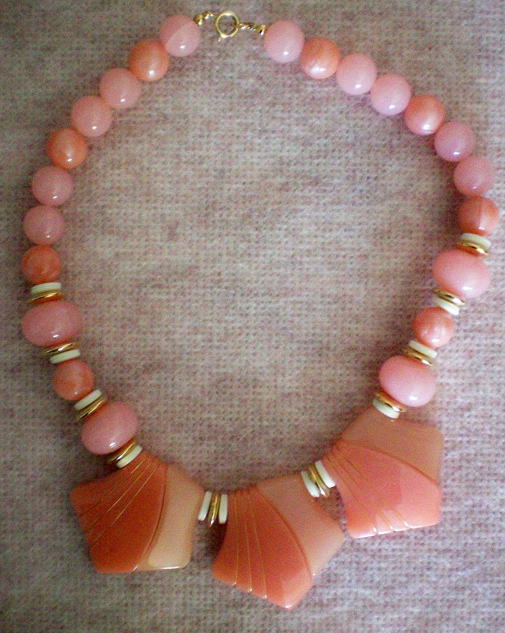 Chunky Lucite Salmon/Pink Beaded Necklace Chunky Lucite Salmon/Pink Beaded Necklace