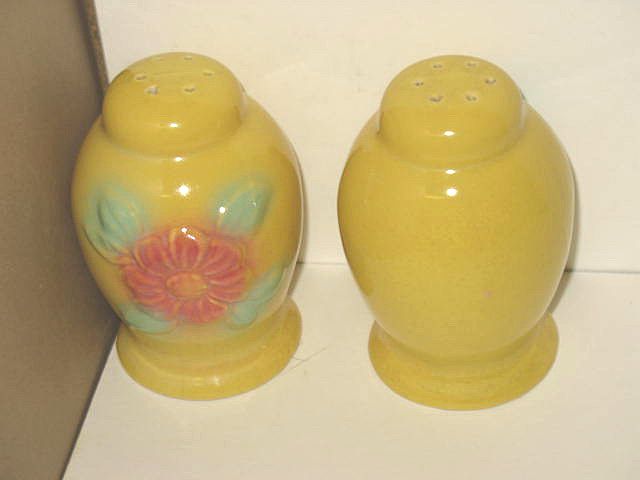 Hull Sun-glow Salt and Pepper Shakers Hull Sun-glow Salt and Pepper Shakers
