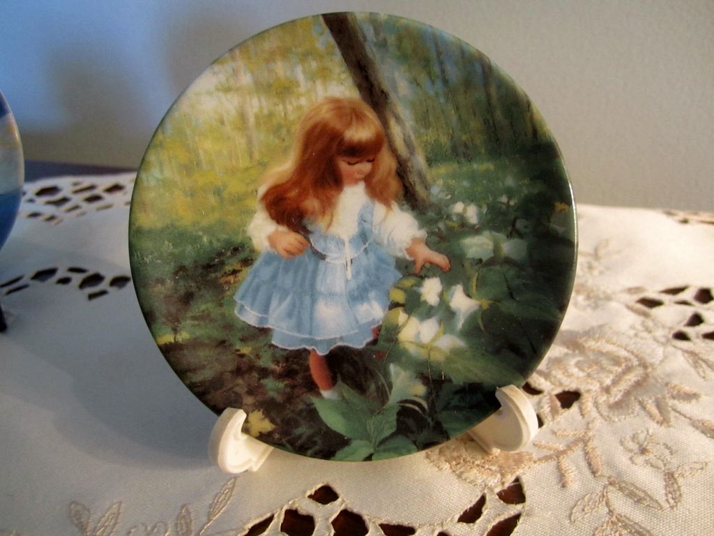 PLATE, Miniature Plate, Zolan, Precious Little Girl picking Flowers PLATE, Miniature Plate, Zolan, Precious Little Girl picking Flowers