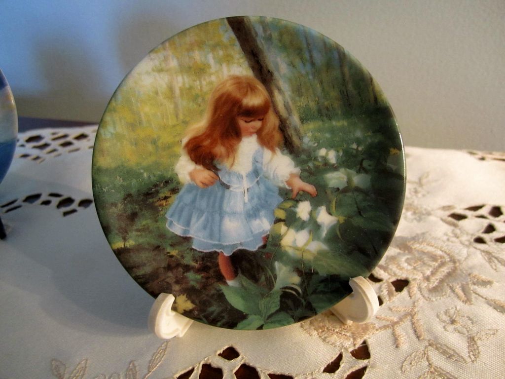 PLATE, Miniature Plate, Zolan, Precious Little Girl picking Flowers PLATE, Miniature Plate, Zolan, Precious Little Girl picking Flowers