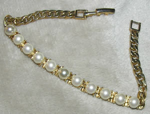 Pretty Faux Pearl Bracelet Pretty Faux Pearl Bracelet