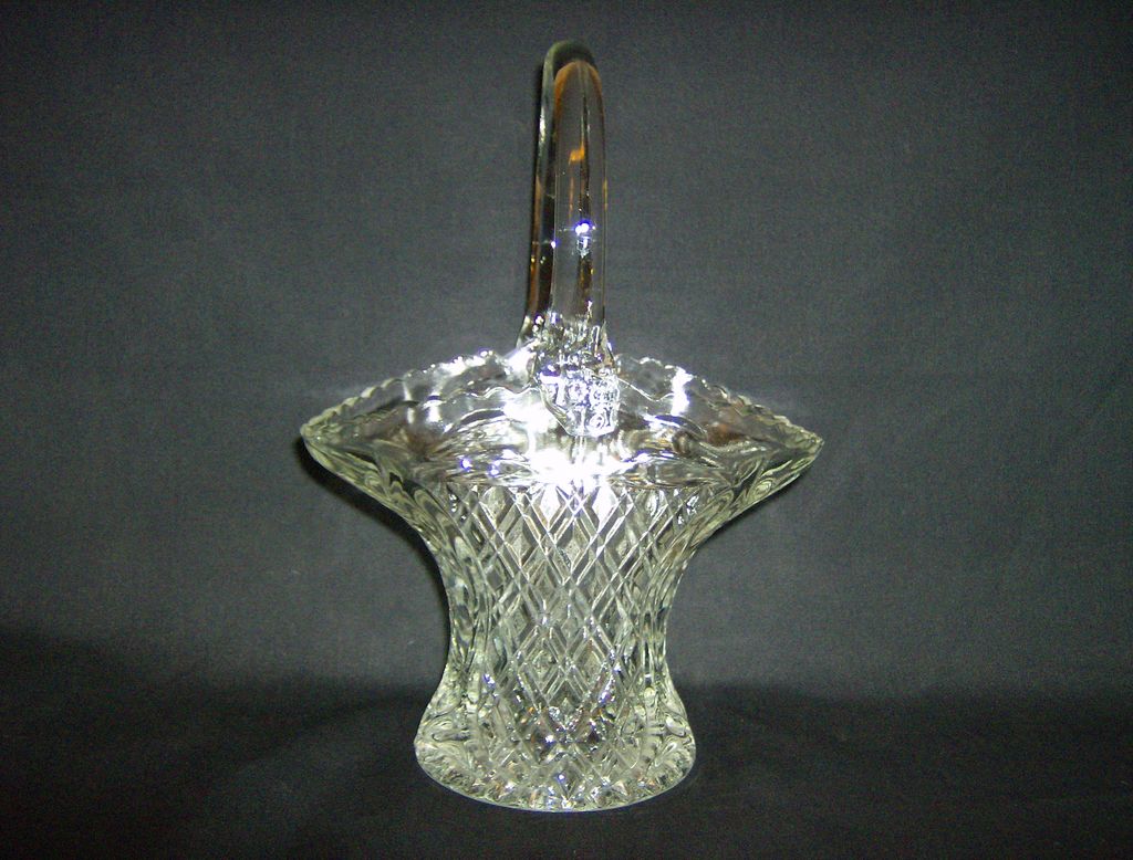 L.E. Smith Crystal Brides Basket with Applied Handle from