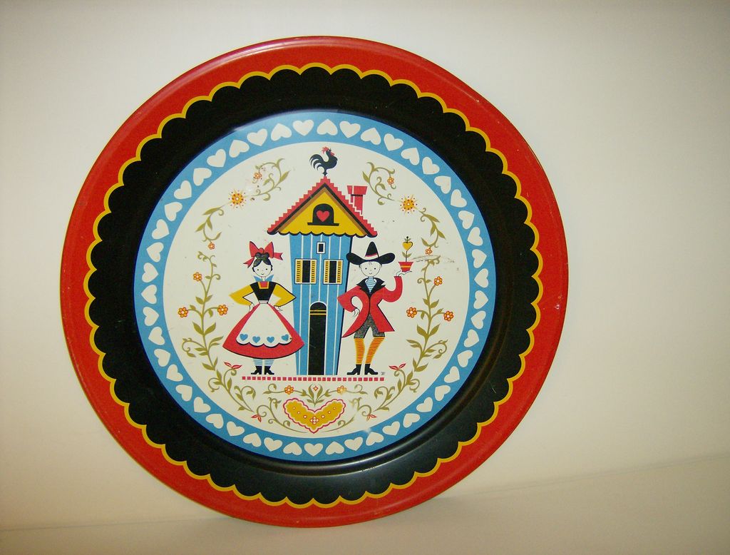 Dutch Boy and Girl ~ 19 inch Metal Tray Dutch Boy and Girl ~ 19 inch Metal Tray