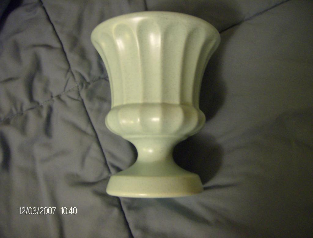 Haeger Greek Style Vase/Urn ~ Green Haeger Greek Style Vase/Urn ~ Green