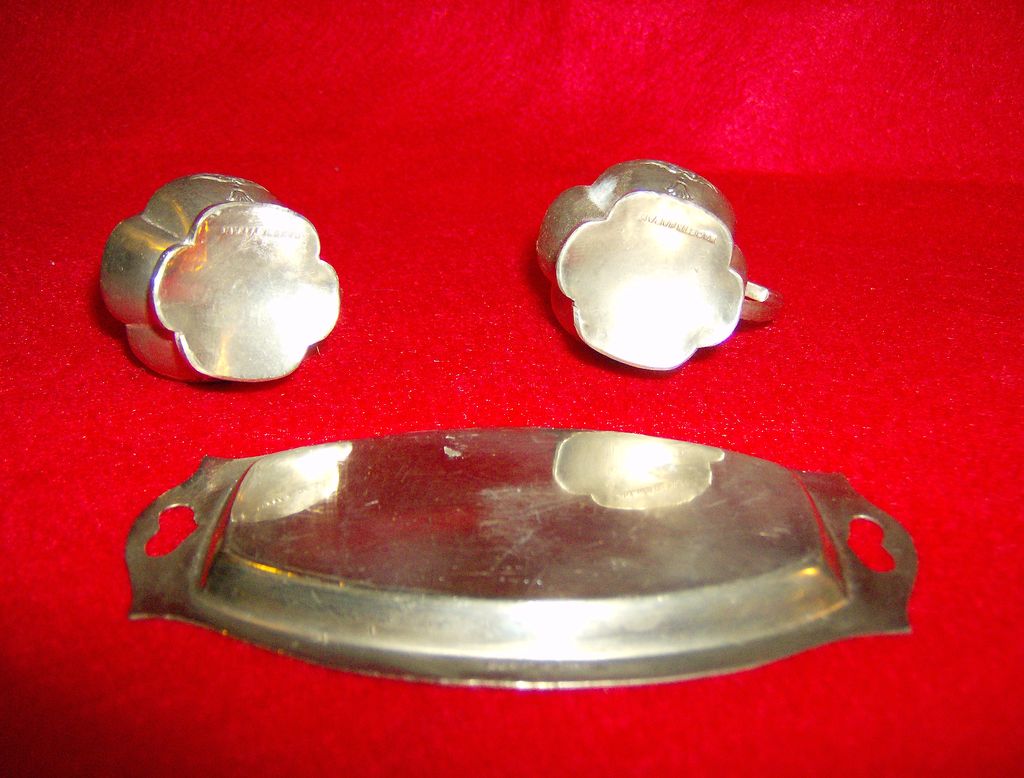 Pewter Salt & Pepper Shakers with Tray Pewter Salt & Pepper Shakers with Tray