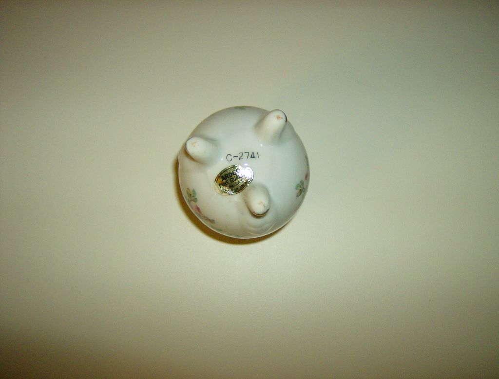 Porcelain 3-footed Egg Vase ~ Ardco ~ Made in Japan Porcelain 3-footed Egg Vase ~ Ardco ~ Made in Japan