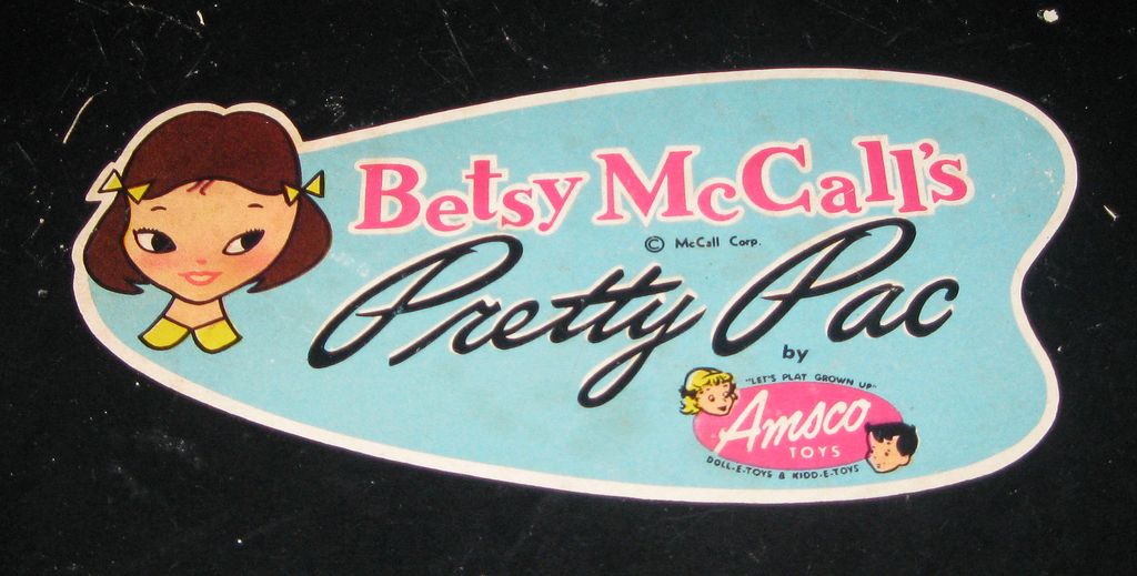 1950s Round Betsy McCall Pretty Pac Case by Amsco 1950s Round Betsy McCall Pretty Pac Case by Amsco