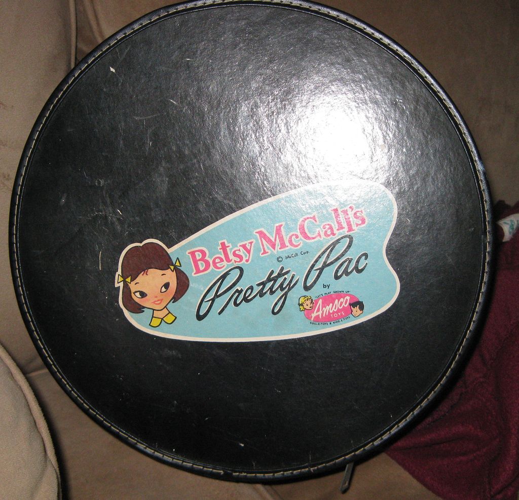 1950s Round Betsy McCall Pretty Pac Case by Amsco 1950s Round Betsy McCall Pretty Pac Case by Amsco