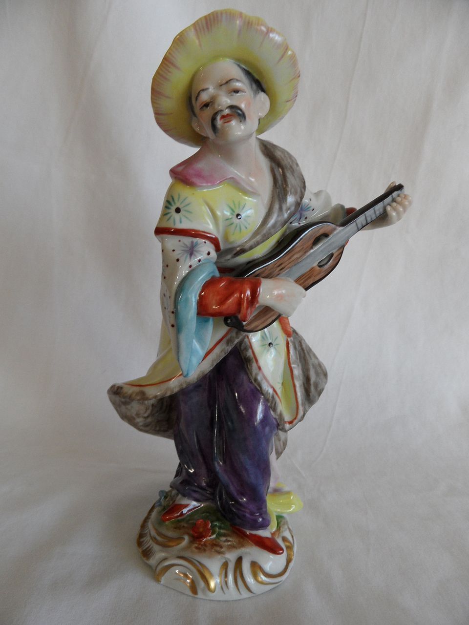 Aelteste Volkstedter Porzellan, Figurine, Elaborate Hand Painting, Ca 1900 Aelteste Volkstedter Porzellan, Figurine, Elaborate Hand Painting, Ca 1900