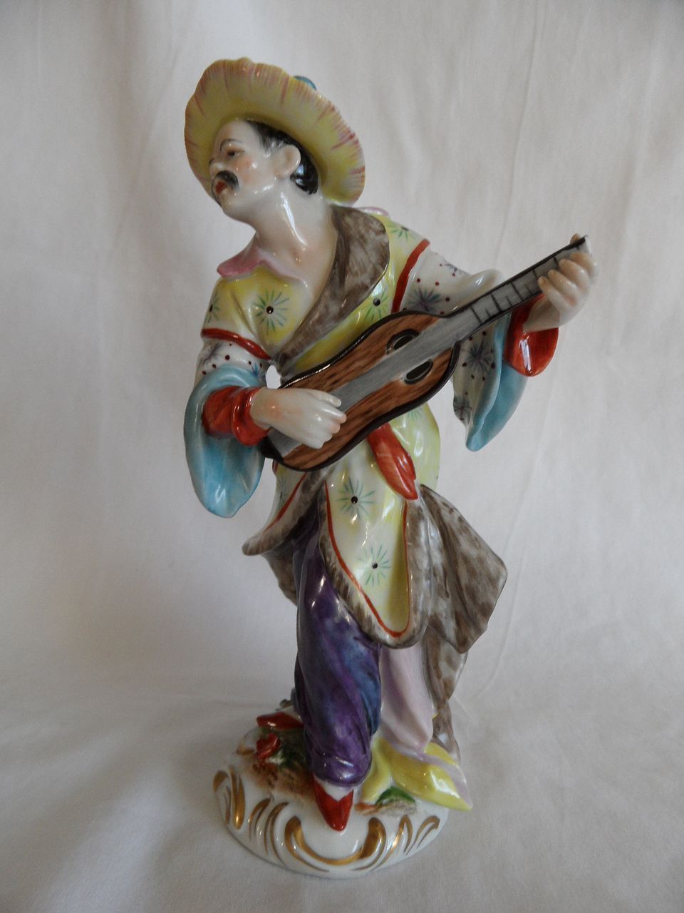 Aelteste Volkstedter Porzellan, Figurine, Elaborate Hand Painting, Ca 1900 Aelteste Volkstedter Porzellan, Figurine, Elaborate Hand Painting, Ca 1900