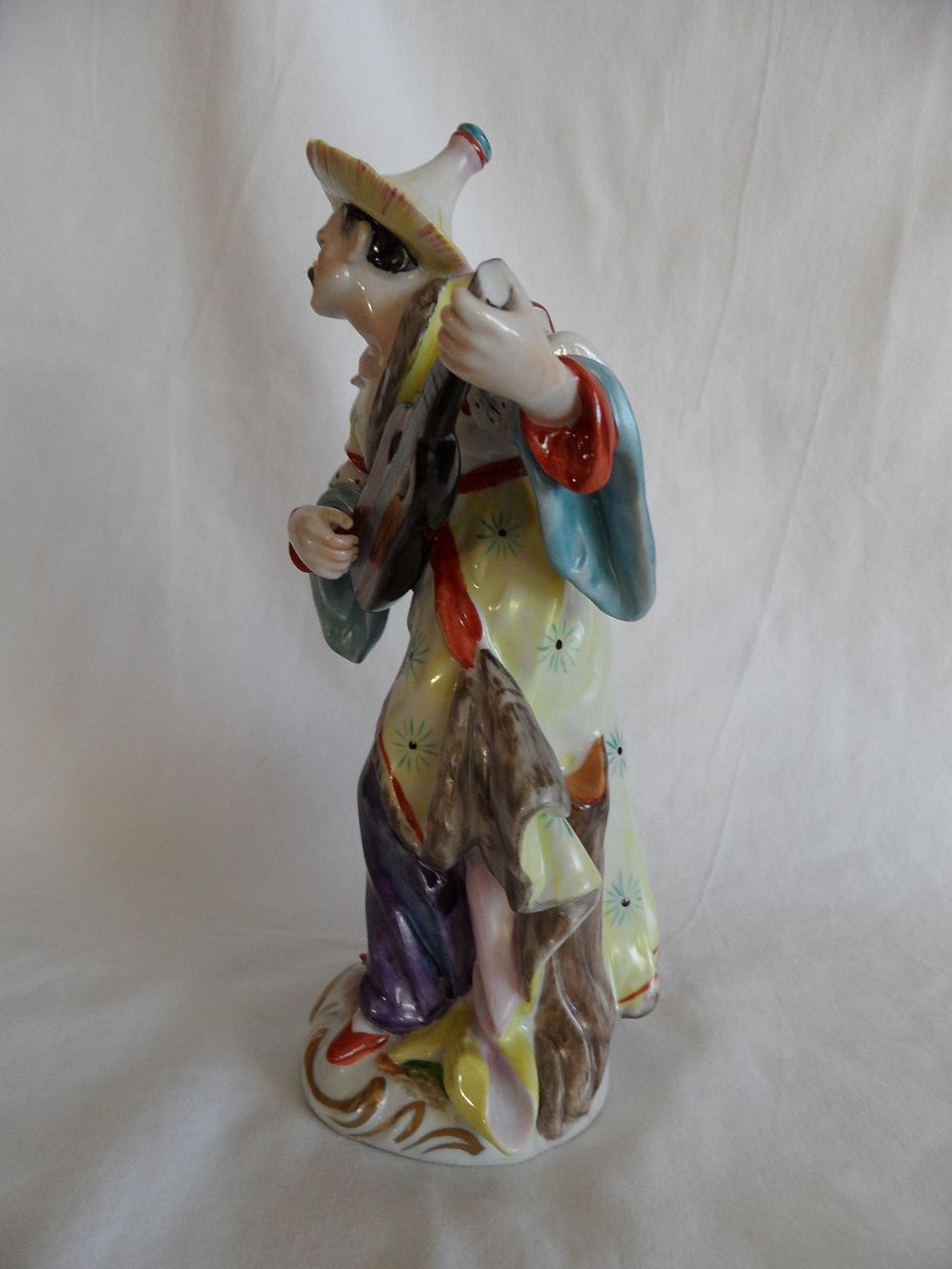 Aelteste Volkstedter Porzellan, Figurine, Elaborate Hand Painting, Ca 1900 Aelteste Volkstedter Porzellan, Figurine, Elaborate Hand Painting, Ca 1900