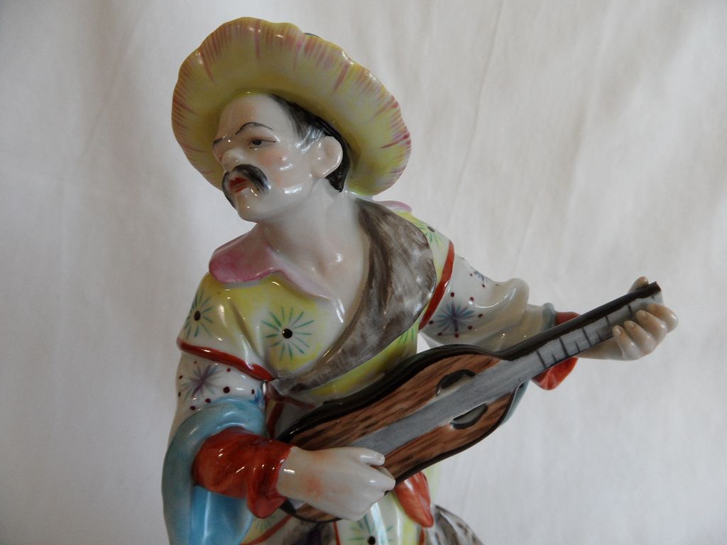 Aelteste Volkstedter Porzellan, Figurine, Elaborate Hand Painting, Ca 1900 Aelteste Volkstedter Porzellan, Figurine, Elaborate Hand Painting, Ca 1900
