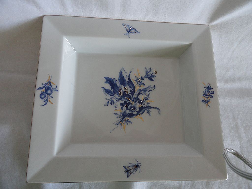 Meissen Marcolini Ca. 1770, Bowl, Blue & White Florals & Bugs Meissen Marcolini Ca. 1770, Bowl, Blue & White Florals & Bugs