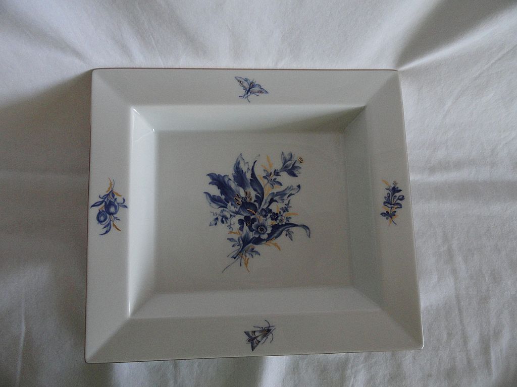 Meissen Marcolini Ca. 1770, Bowl, Blue & White Florals & Bugs Meissen Marcolini Ca. 1770, Bowl, Blue & White Florals & Bugs