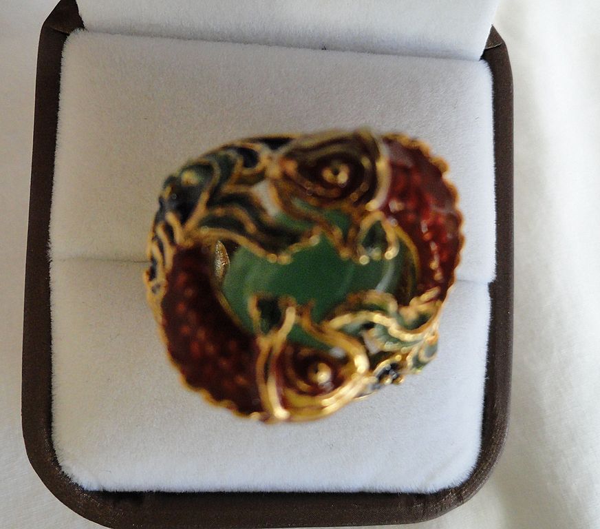 Designer Genuine 7 Carot Emerald Ring, With 2 Lizard's Circling Designer Genuine 7 Carot Emerald Ring, With 2 Lizard's Circling