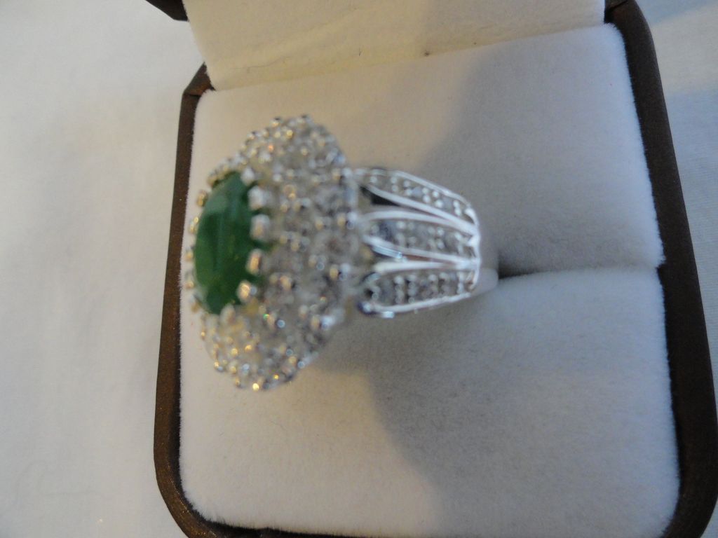 Gorgeous Green Aventurine Oval Ring & White Sapphires Gorgeous Green Aventurine Oval Ring & White Sapphires