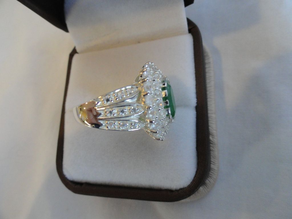 Gorgeous Green Aventurine Oval Ring & White Sapphires Gorgeous Green Aventurine Oval Ring & White Sapphires