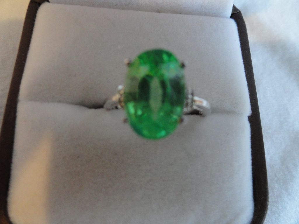 Green Emerald Gemstone Ring, Beautious Color Green Green Emerald Gemstone Ring, Beautious Color Green
