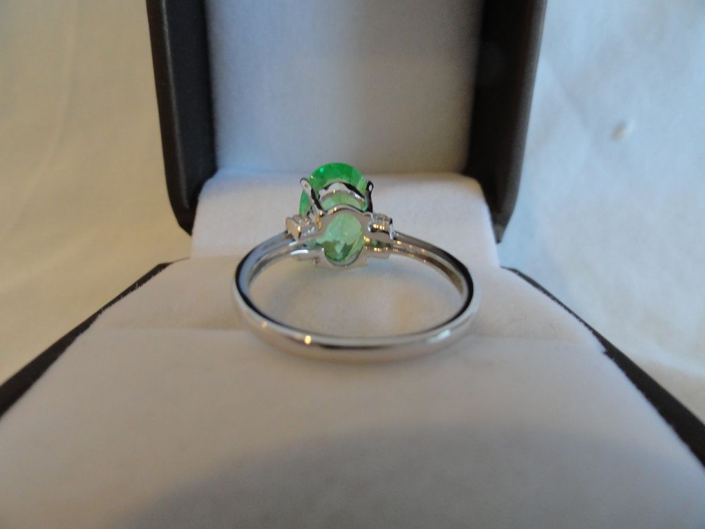 Green Emerald Gemstone Ring, Beautious Color Green Green Emerald Gemstone Ring, Beautious Color Green