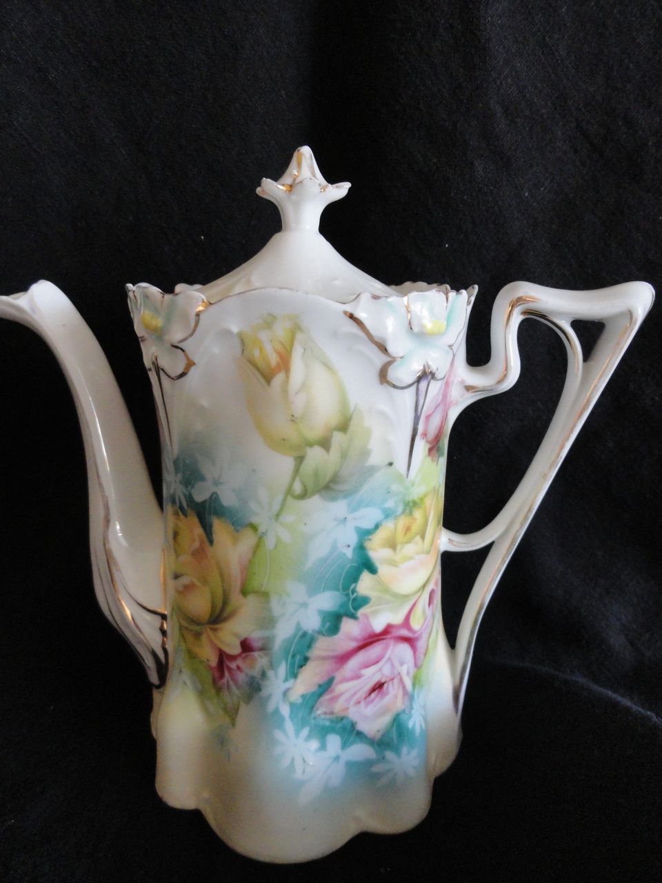 Gorgeous Demi Chocolate Pot Of Roses & Embossed Flowers Gorgeous Demi Chocolate Pot Of Roses & Embossed Flowers