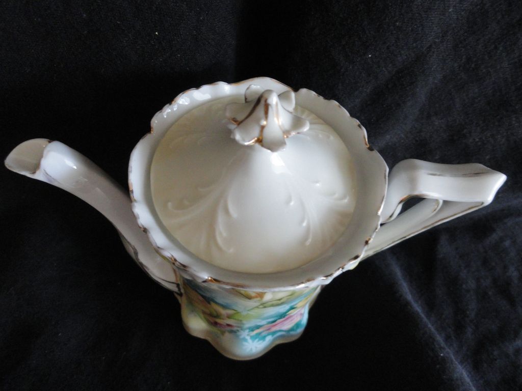 Gorgeous Demi Chocolate Pot Of Roses & Embossed Flowers Gorgeous Demi Chocolate Pot Of Roses & Embossed Flowers