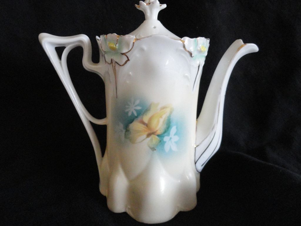 Gorgeous Demi Chocolate Pot Of Roses & Embossed Flowers Gorgeous Demi Chocolate Pot Of Roses & Embossed Flowers