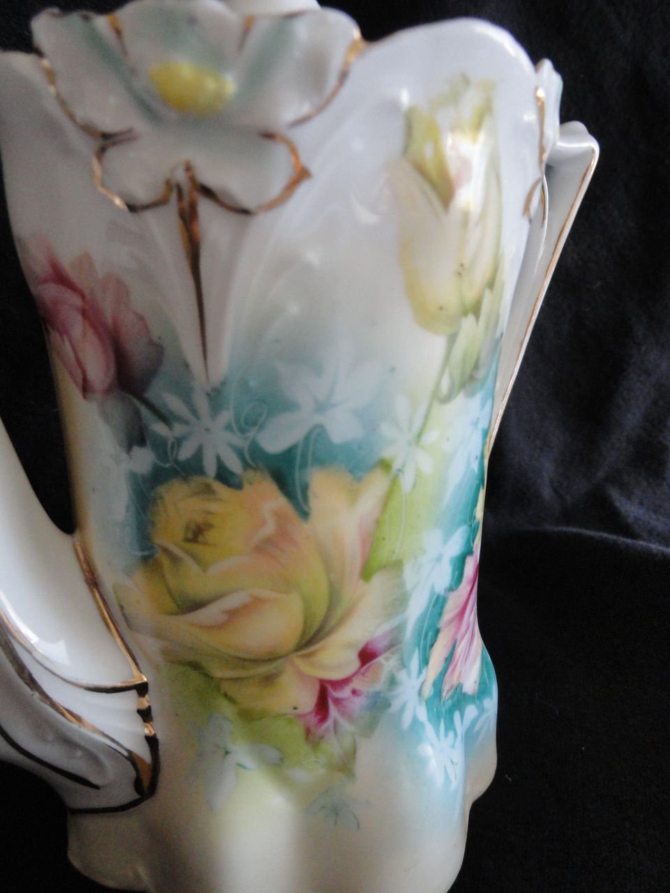 Gorgeous Demi Chocolate Pot Of Roses & Embossed Flowers Gorgeous Demi Chocolate Pot Of Roses & Embossed Flowers