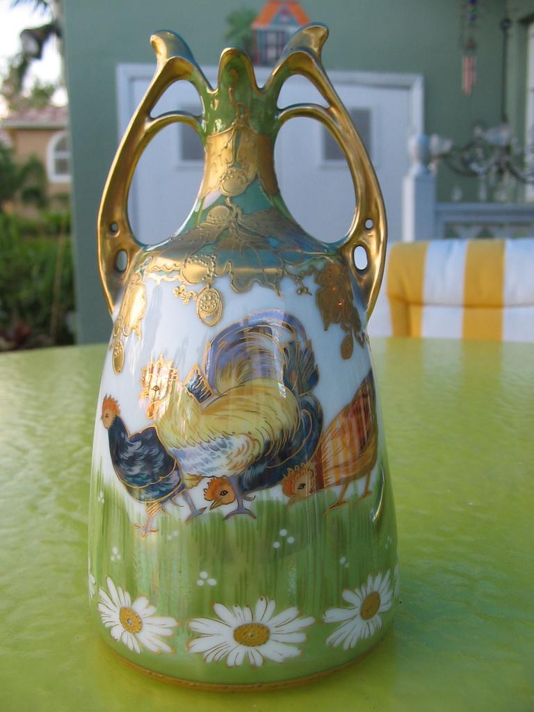 VERY RARE Hand Painted Secnic Chickens & Daisy Vase VERY RARE Hand Painted Secnic Chickens & Daisy Vase