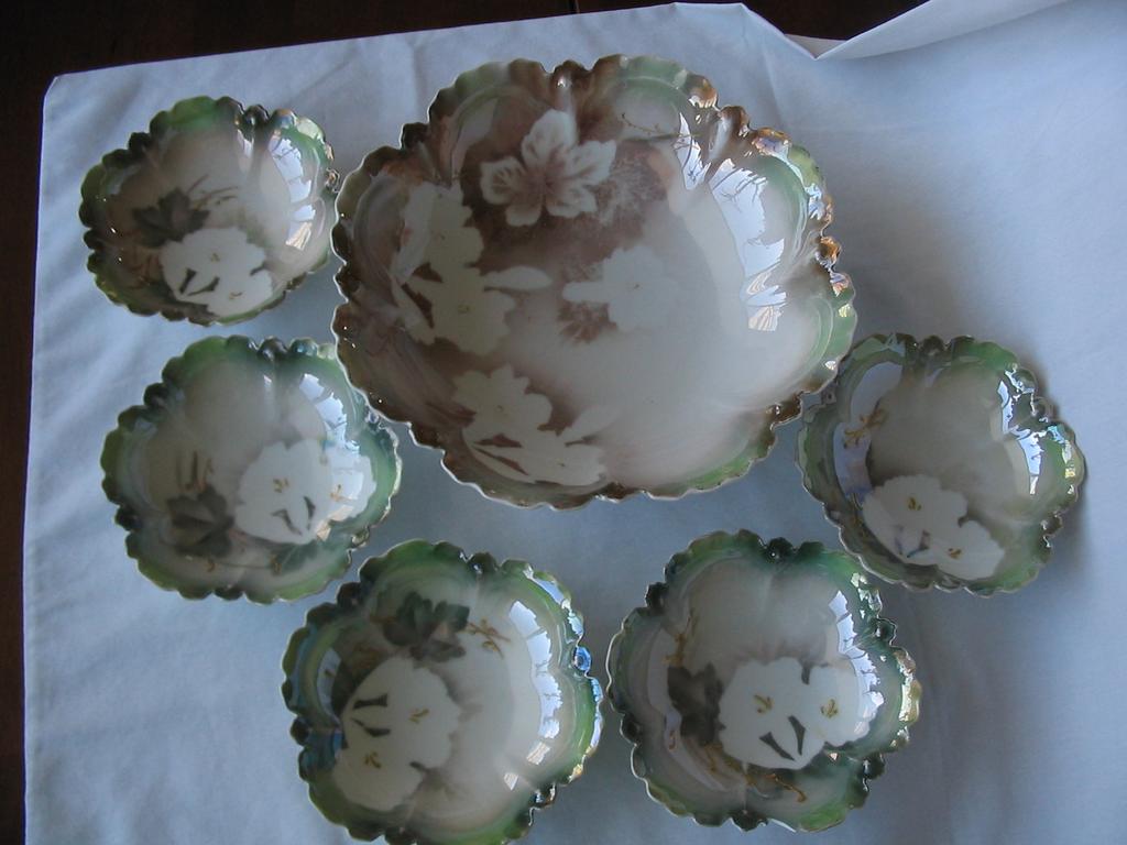 BARGIN: Lovely RS Prussia Lillies Berry Bowl Set, 6 Pieces BARGIN: Lovely RS Prussia Lillies Berry Bowl Set, 6 Pieces